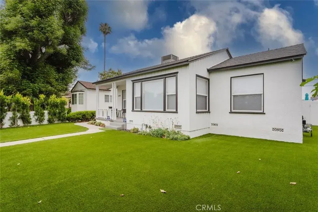 6438 Lindley Avenue, Reseda