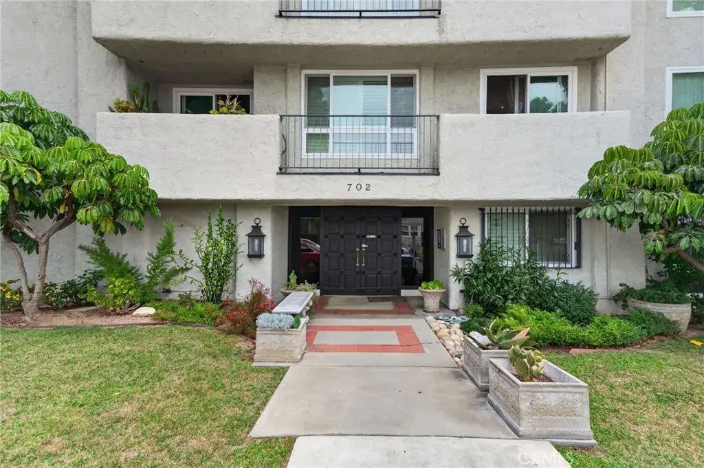 702 Park Avenue 210, South Pasadena