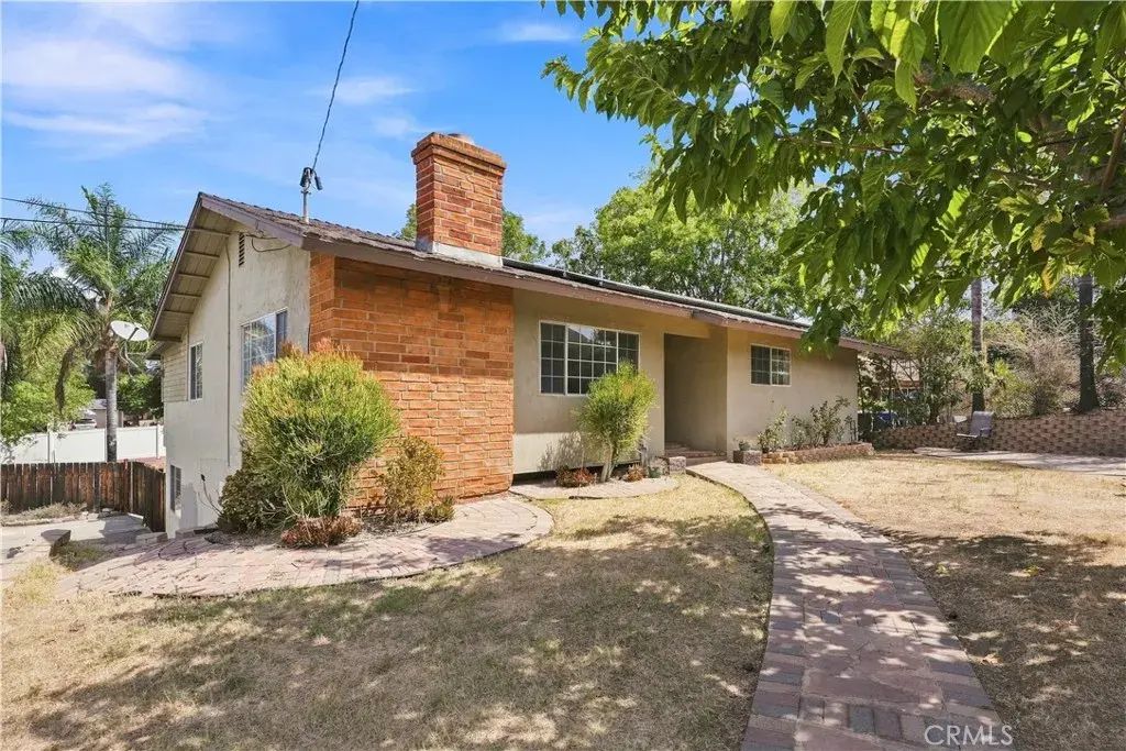 1340 E Fallbrook Street, Fallbrook