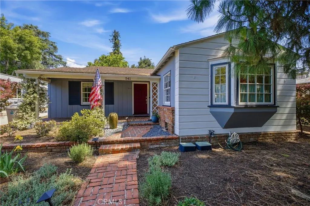 541 E Woodbury, Altadena