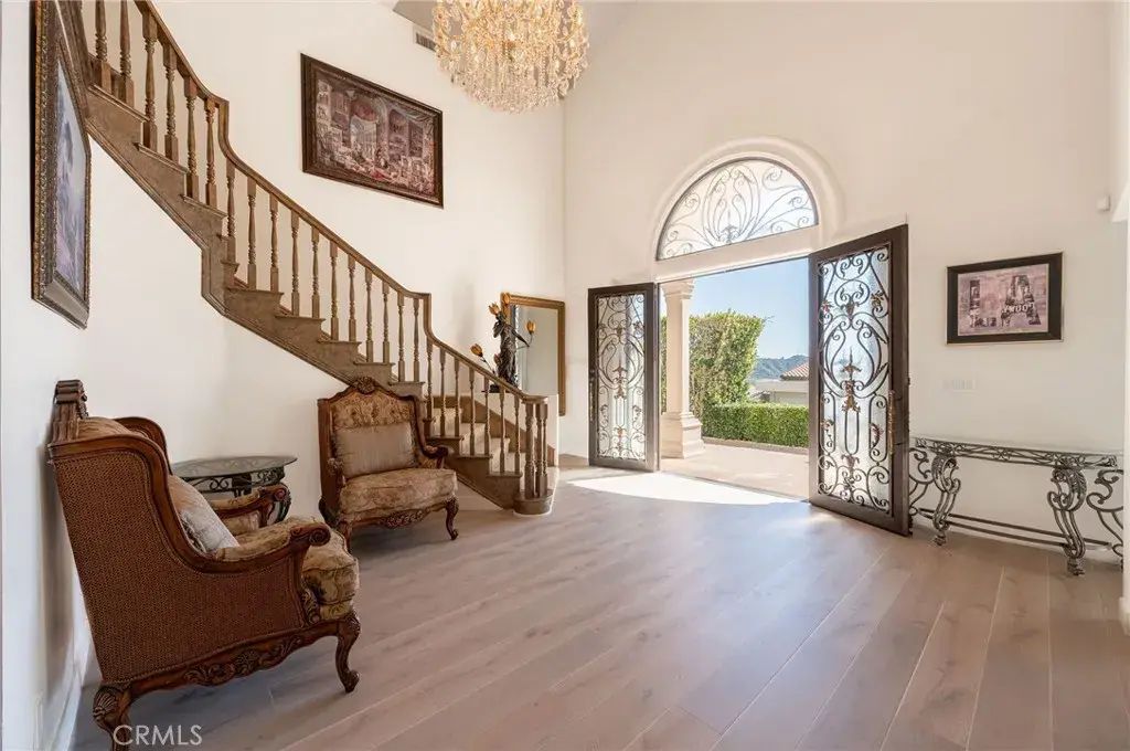 3331 Oakmont View Drive, Glendale