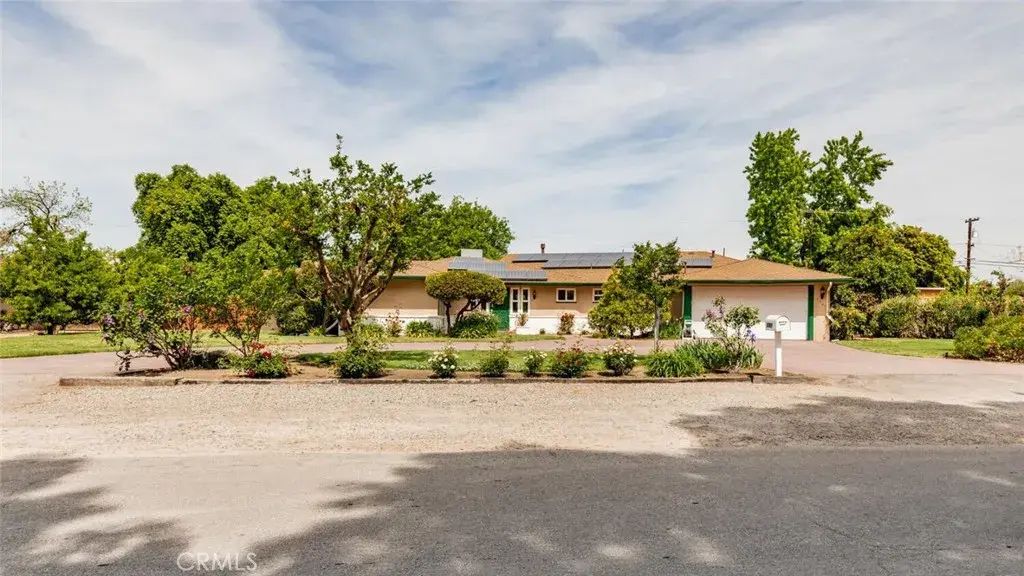 5767 E Park Circle, Fresno