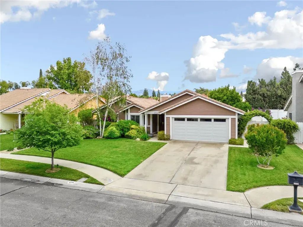 1214 Country, Redlands