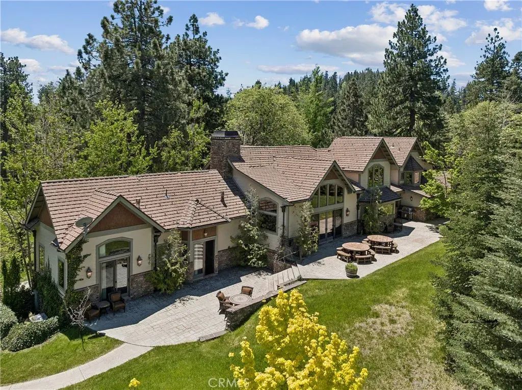 32310 Hummingbird Court, Running Springs
