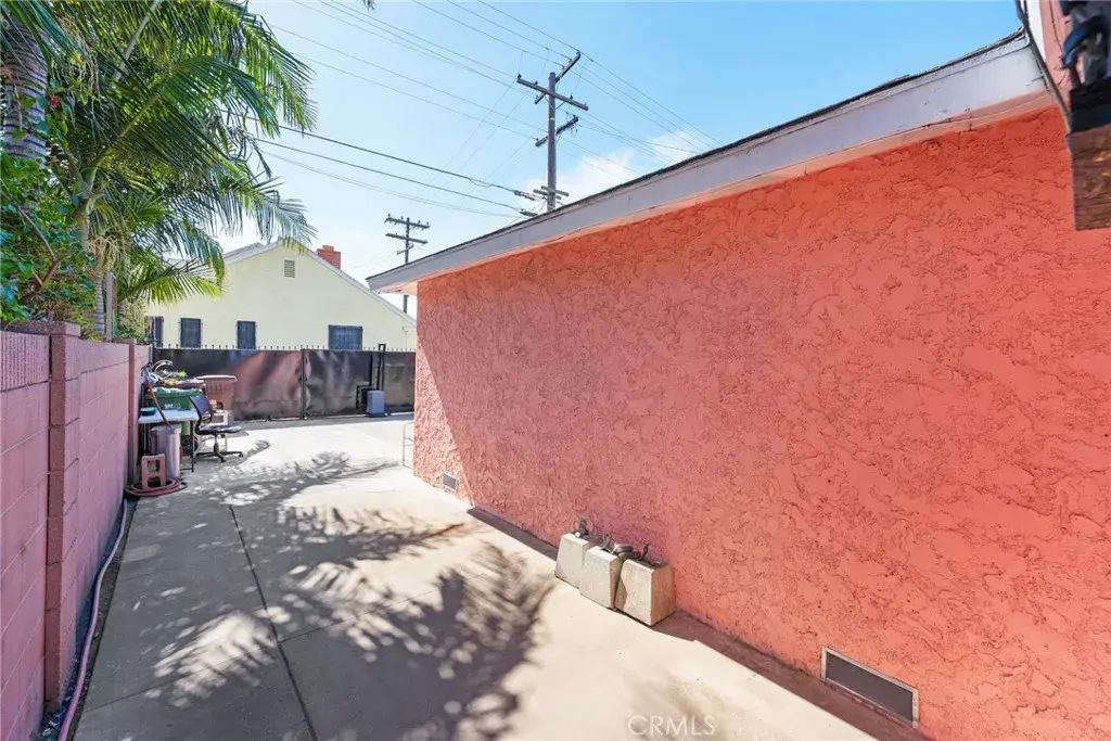 706 E Palmer, Compton