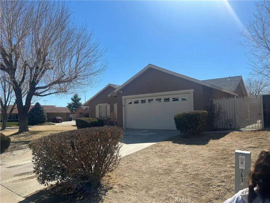 15087 Whitekirk, Victorville