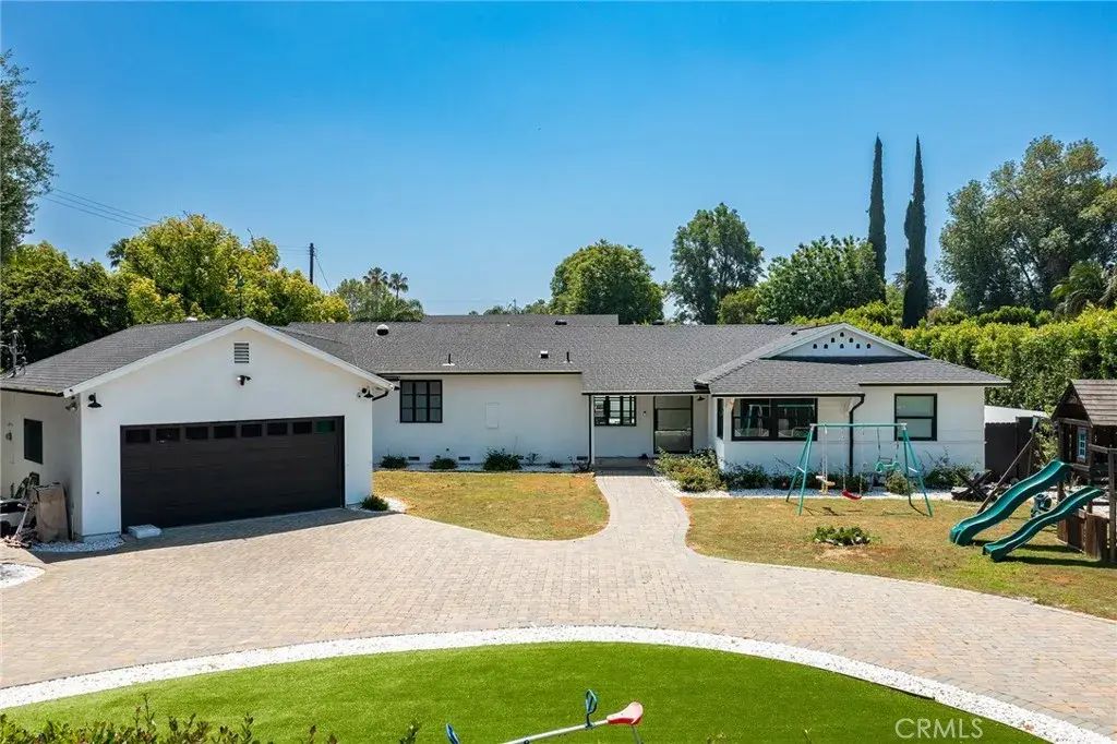 22960 Calvert Street, Woodland Hills