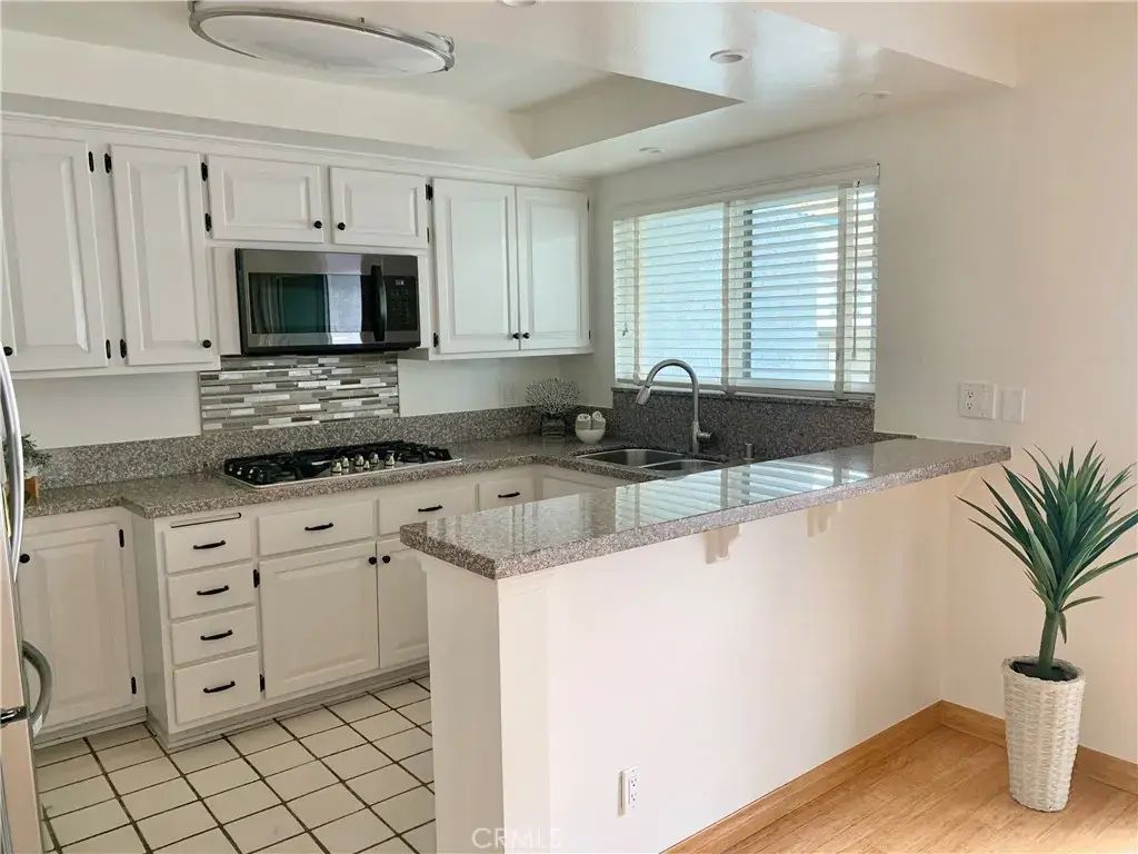 115 S Guadalupe Avenue B, Redondo Beach