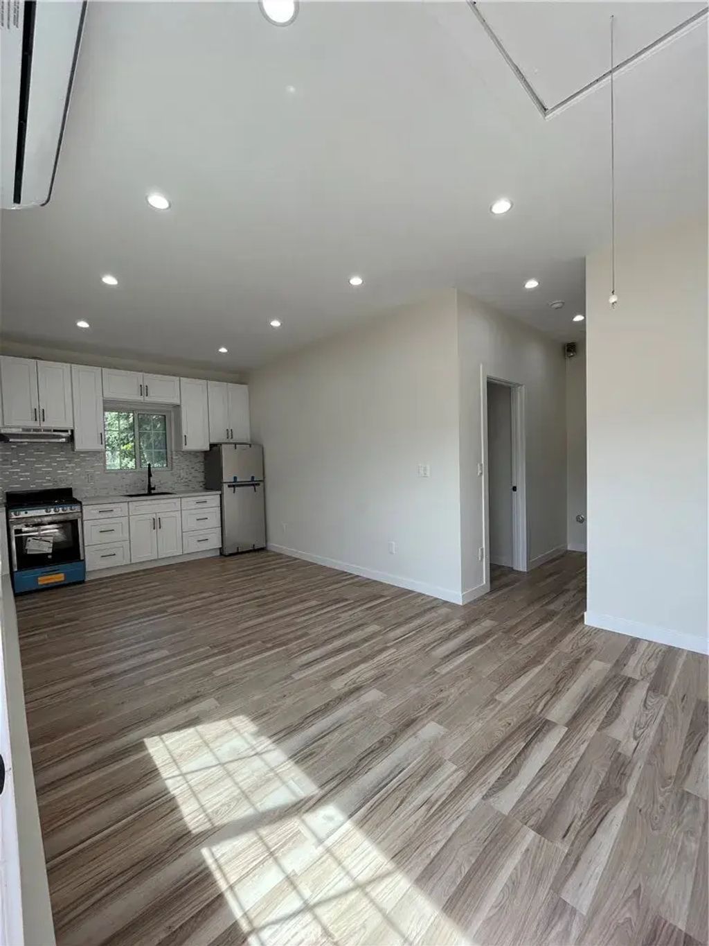 12416 Bradford, Granada Hills