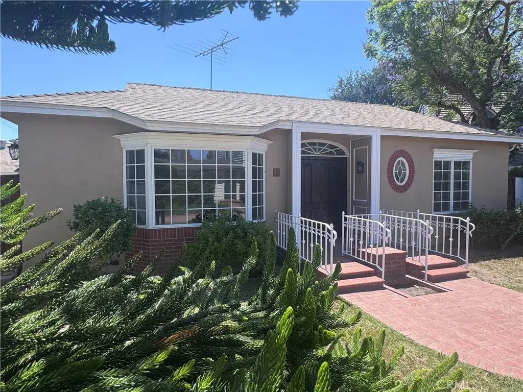54 La Linda Drive, Long Beach