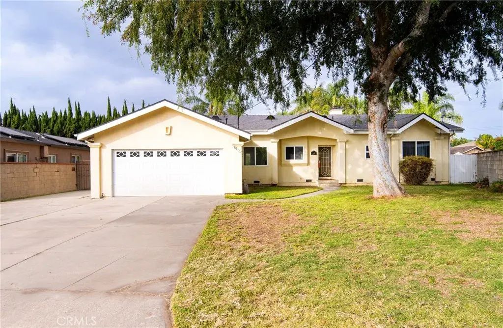 8135 Dacosta, Downey