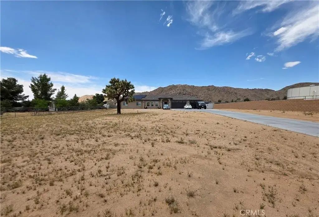 24236 Cahuilla Road, Apple Valley