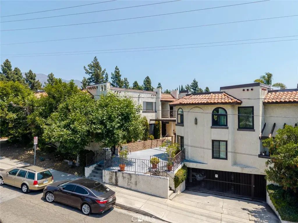 4136 Ocean View Boulevard, Montrose