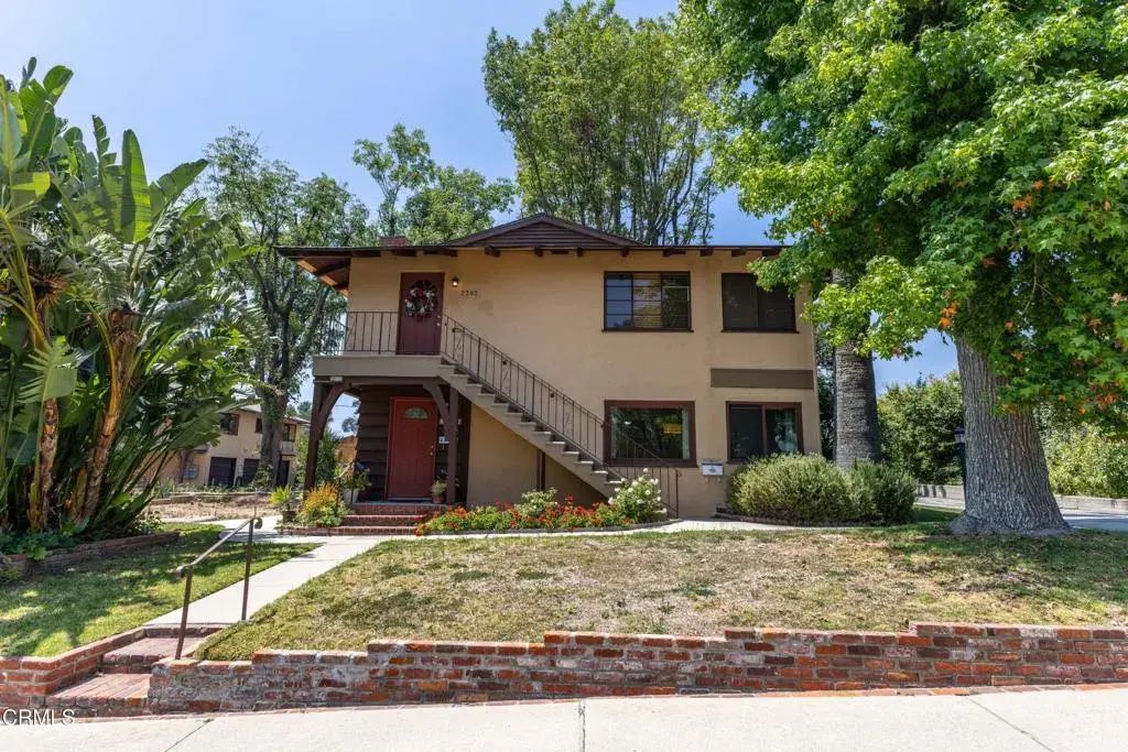 2391 El Molino Avenue, Altadena