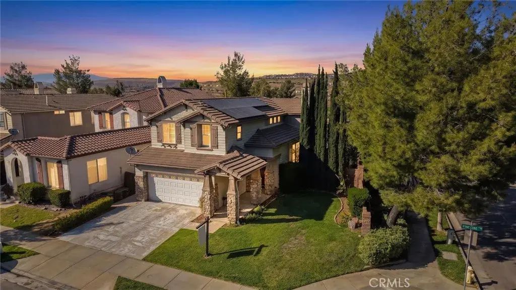 11268 Pinecone, Corona