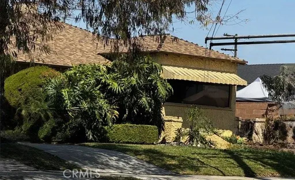 10815 S Hoover, Los Angeles