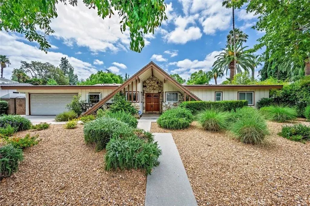 22430 Collins Street, Woodland Hills