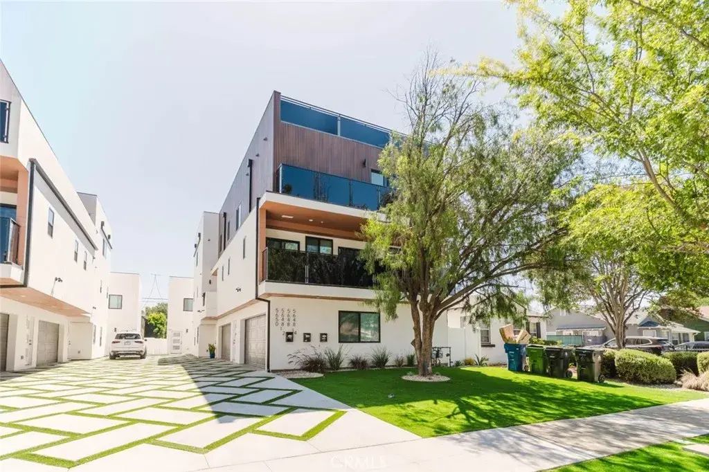 5648 Cartwright Avenue, North Hollywood