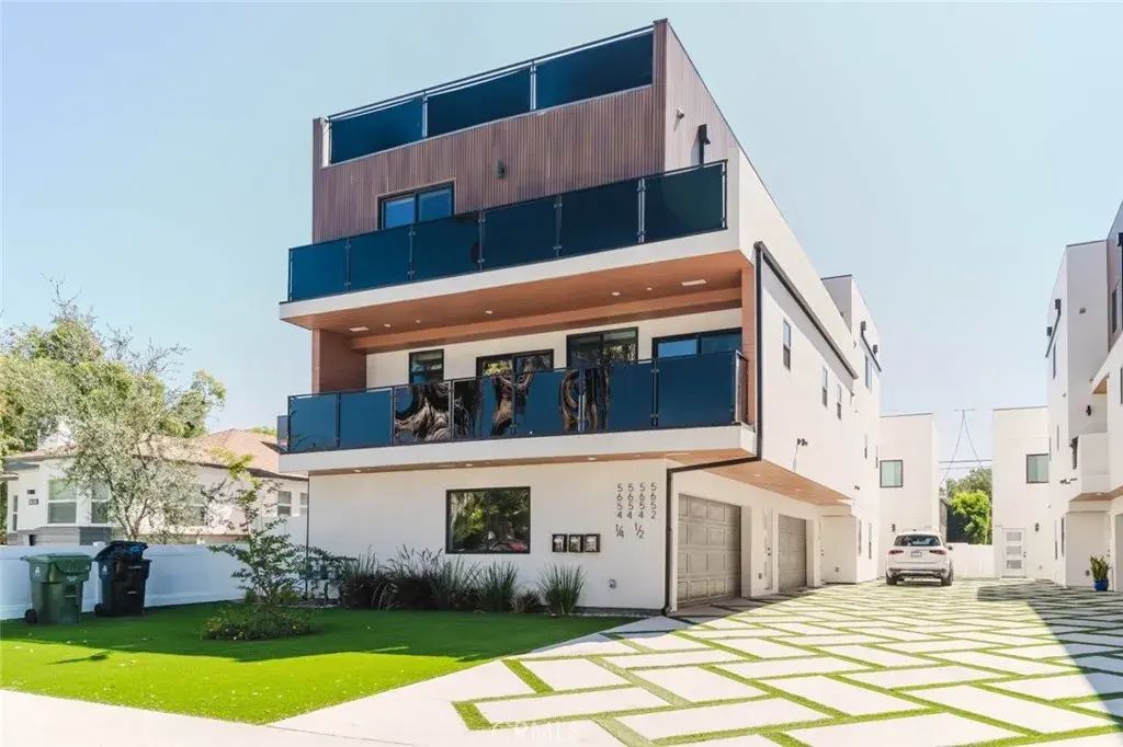 5654 Cartwright Avenue, North Hollywood