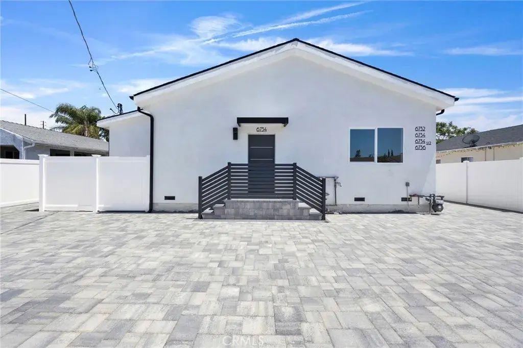 6734 Gentry Avenue, North Hollywood