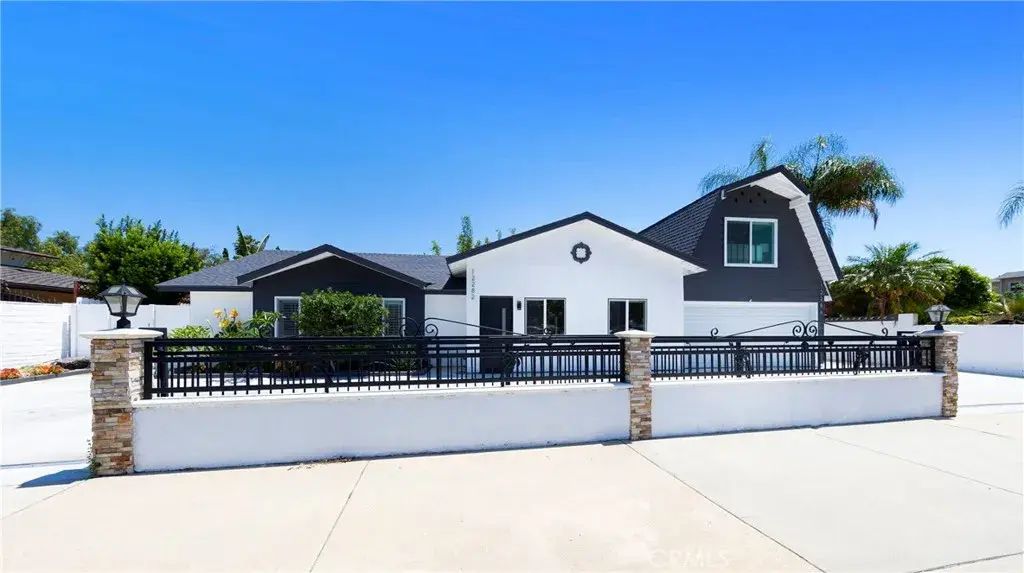 12282 Newport Avenue, North Tustin