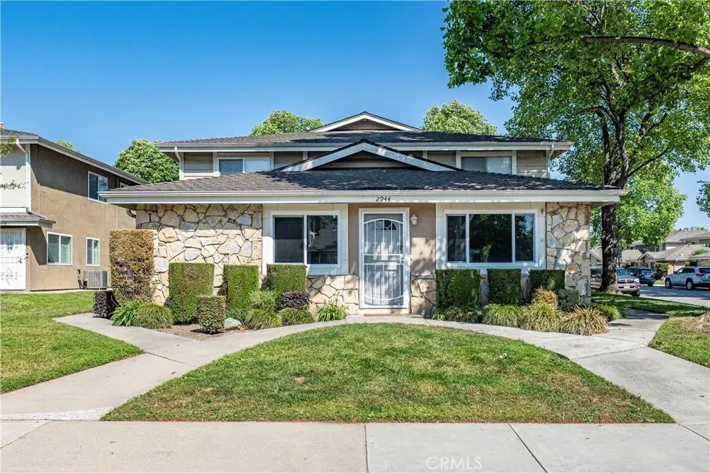 2944 Winfield, La Verne