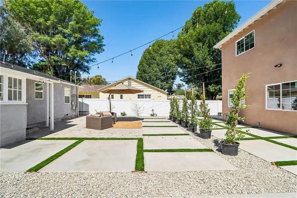 21235 Lopez Street, Woodland Hills