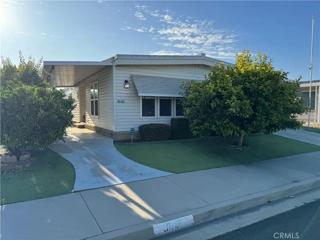 942 Santa Elena, Hemet