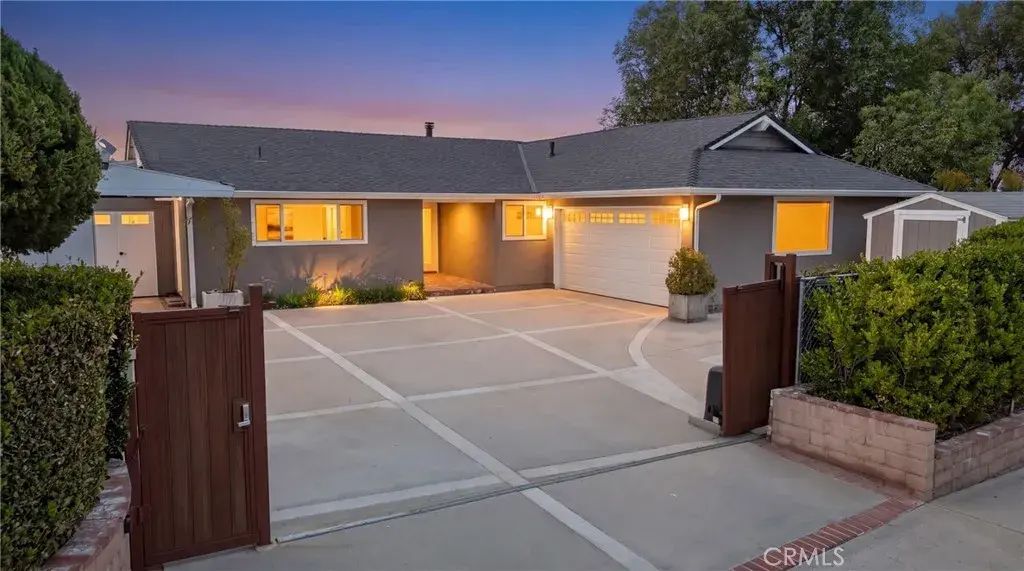 7148 Gateshead, West Hills