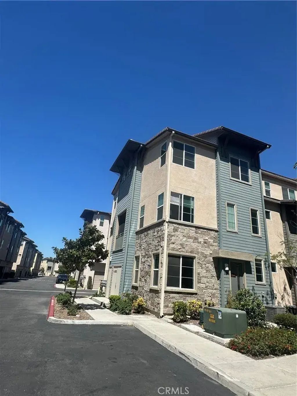 763 Savi, Corona