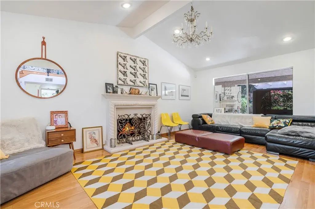 3636 Dellvale Place, Encino