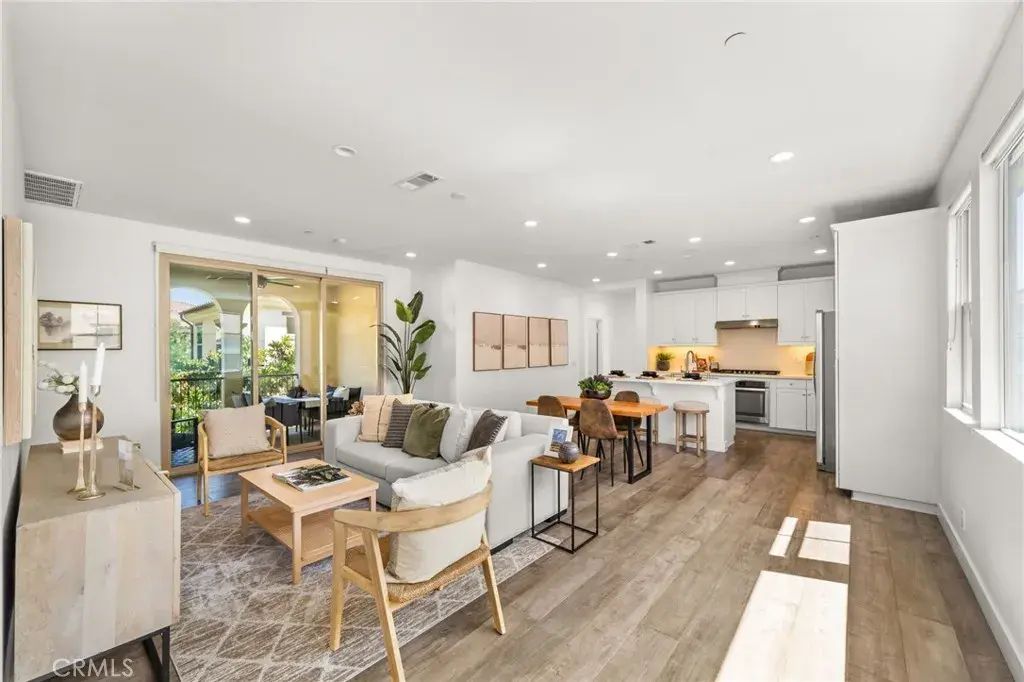 421 Maravilla, Brea