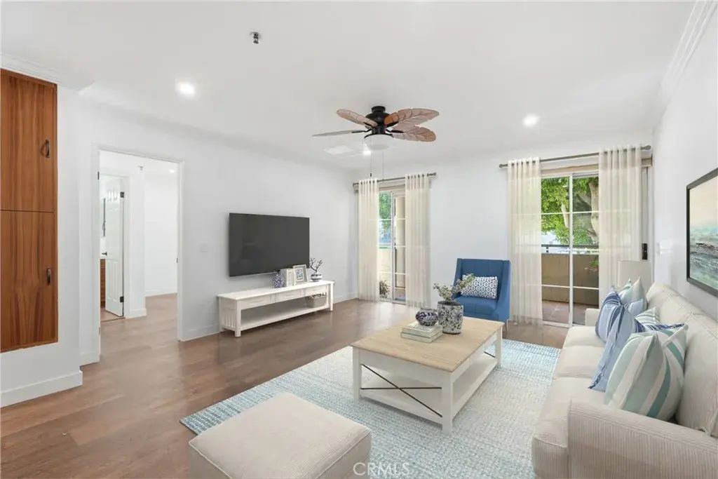 801 Pine 104, Long Beach