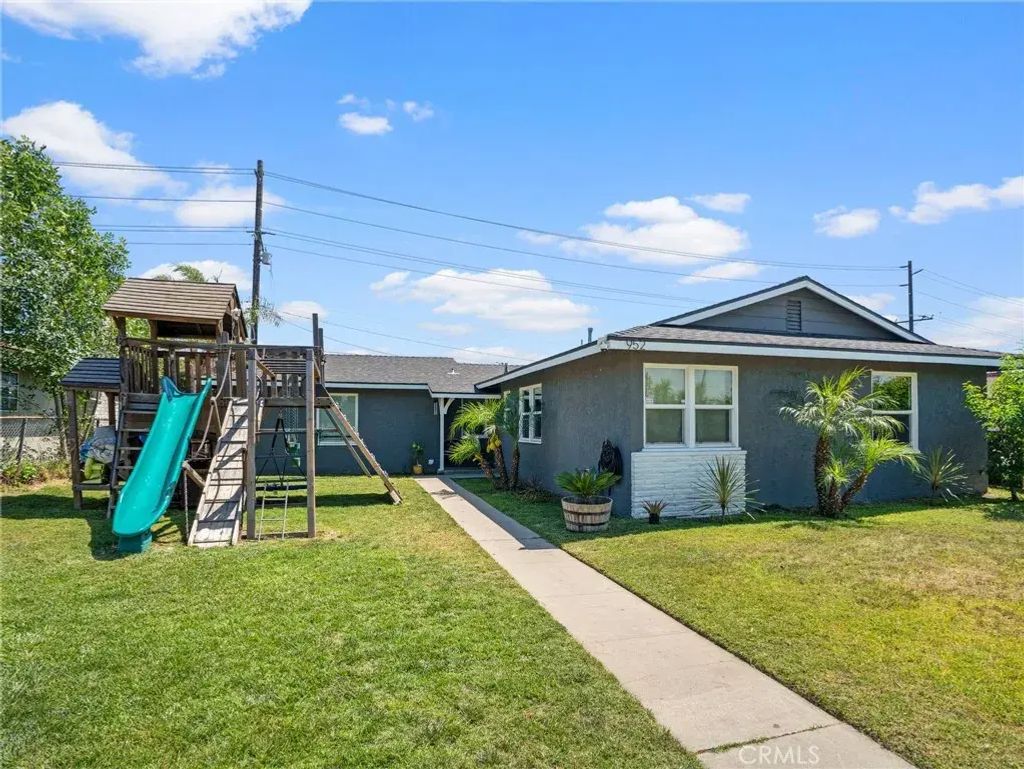952 E La Verne, Pomona
