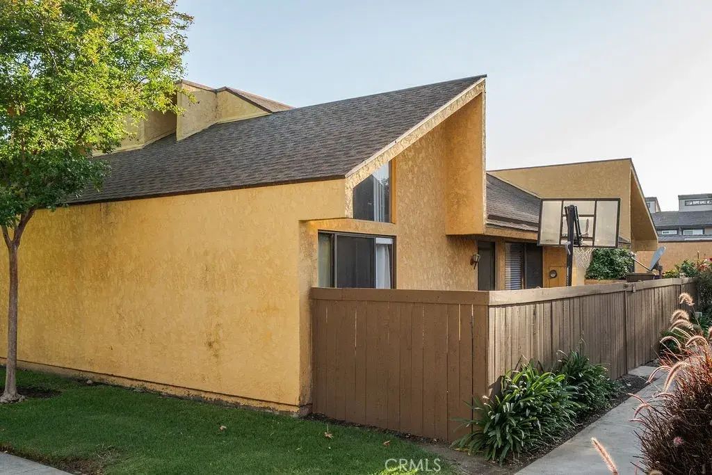 435 W 9th D5, Upland