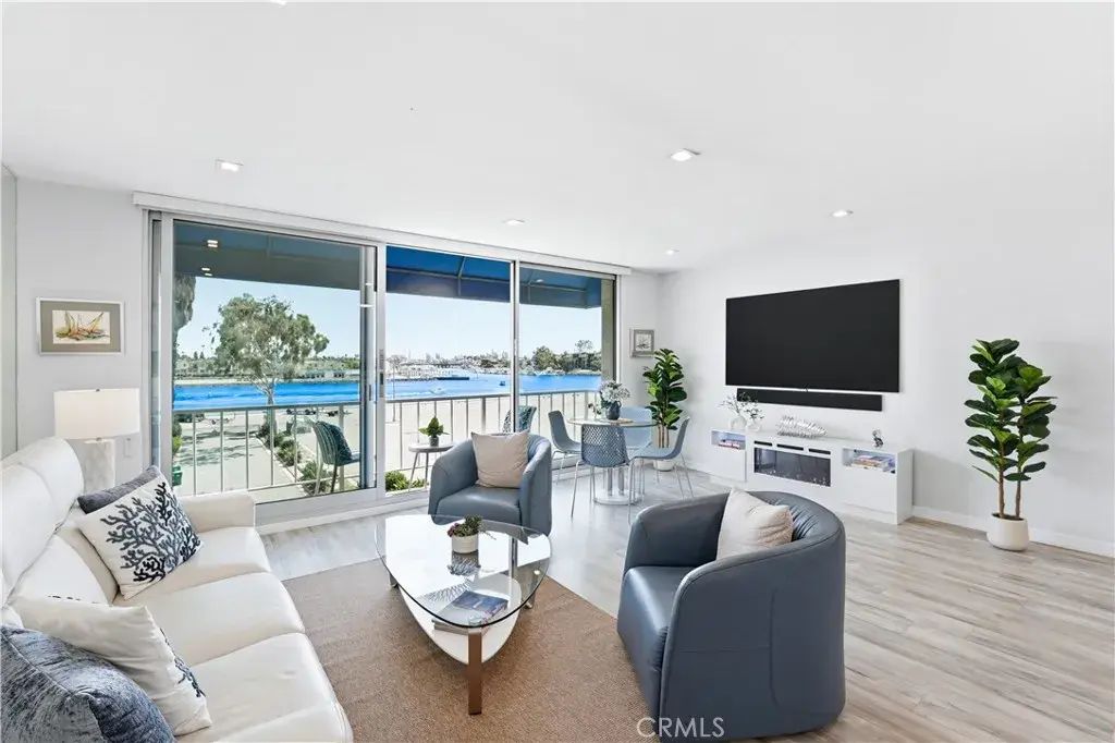 383 Bay Shore Avenue 407, Long Beach