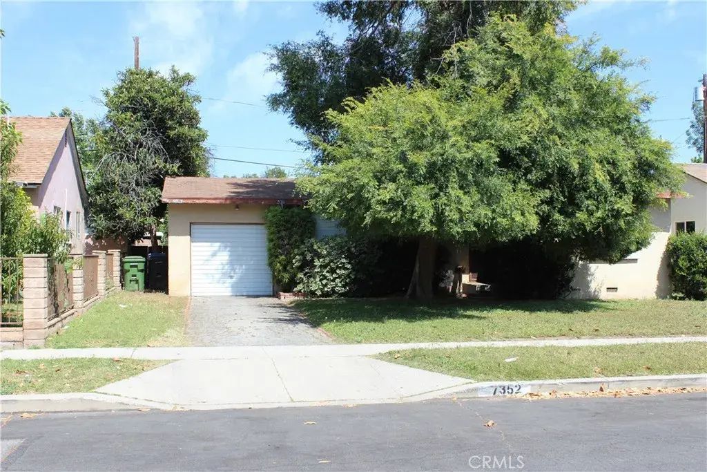 7352 Amestoy, Van Nuys