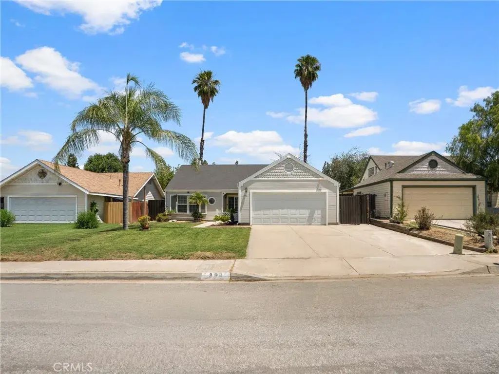 990 Torrey Pine, Colton