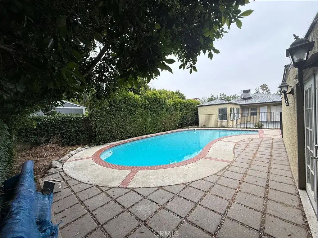 527 S Orchard, Burbank