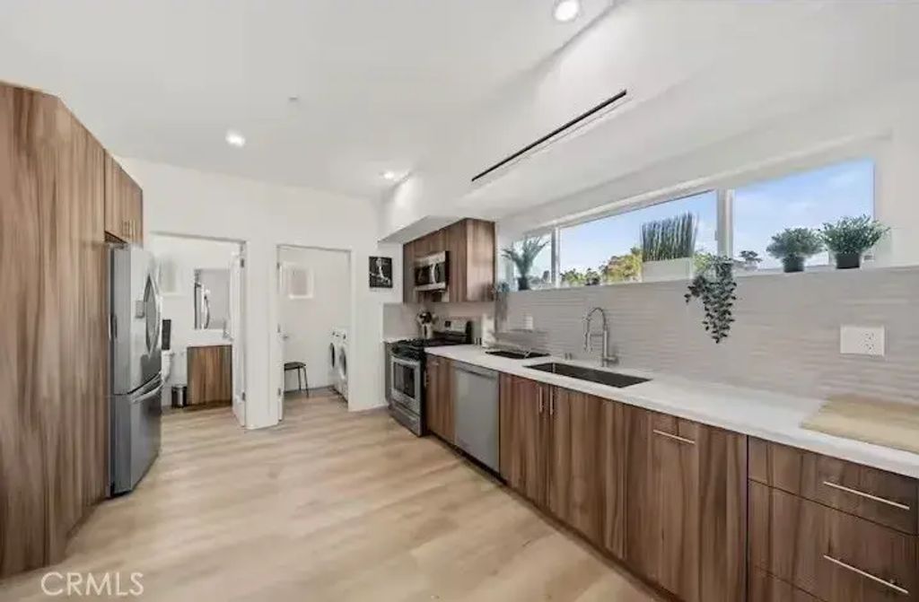 5637 Klump Avenue, North Hollywood