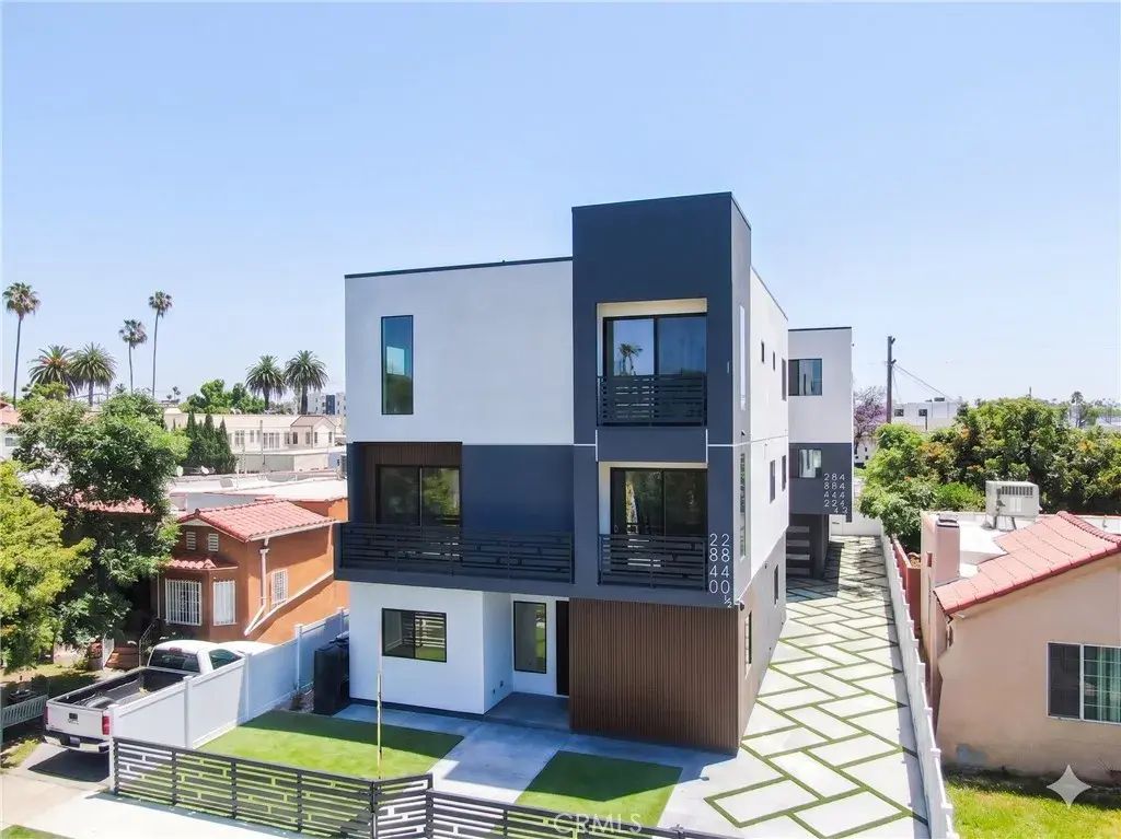 2840 Wellington Road, Los Angeles