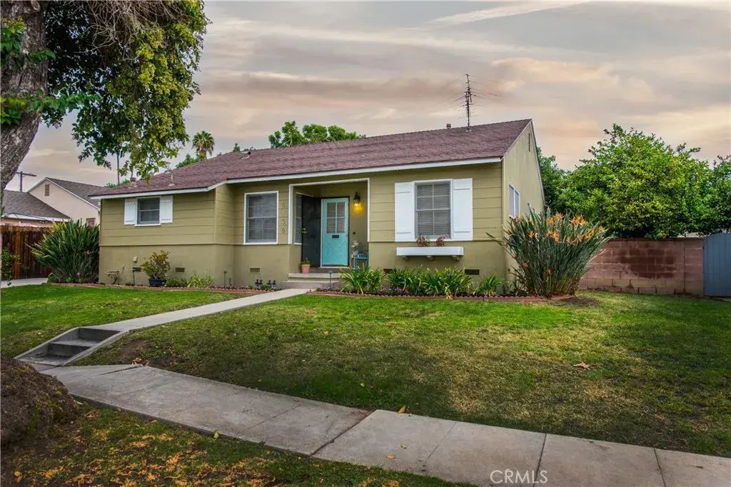 8136 Garden Grove, Reseda
