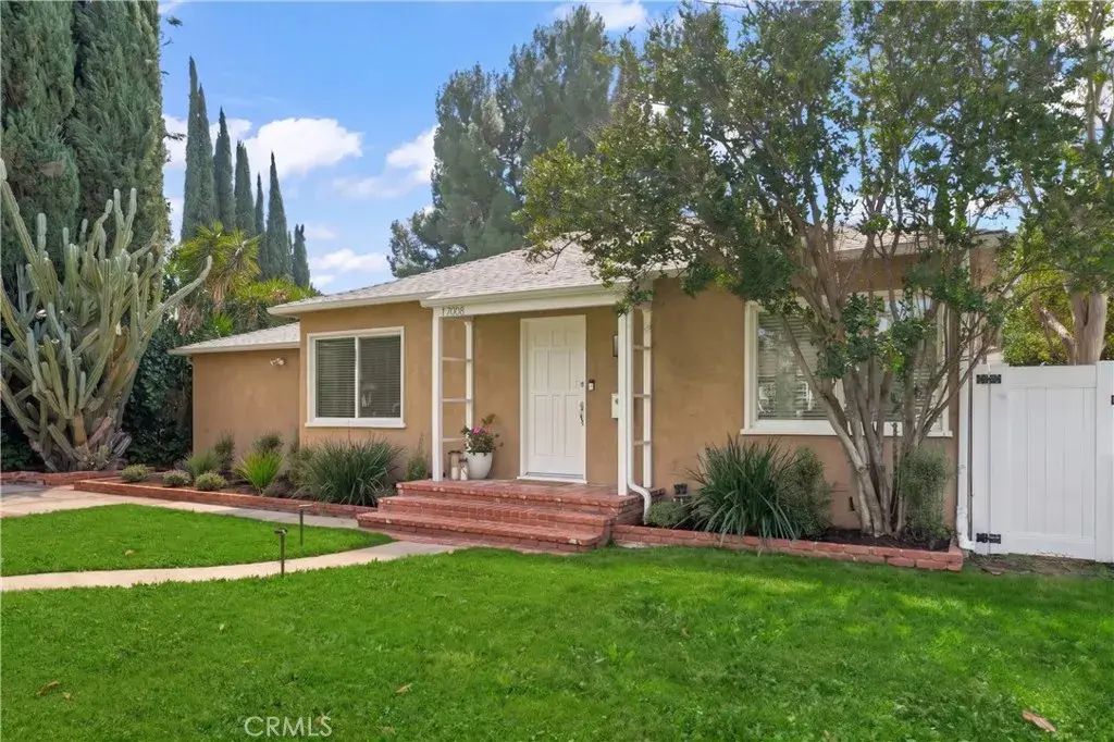 17008 Hartland St, Lake Balboa