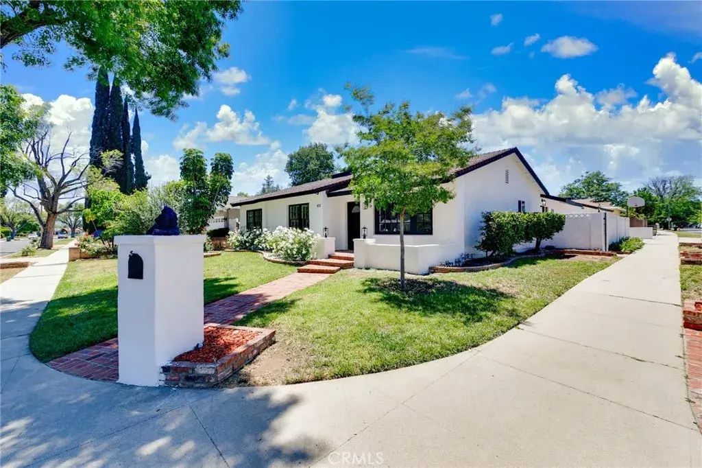 8221 Kentland, West Hills