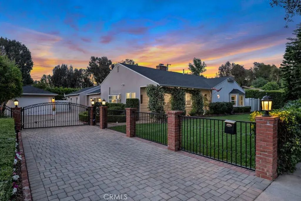 21219 De La Osa, Woodland Hills