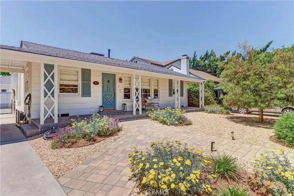 317 N Beachwood Avenue, Burbank