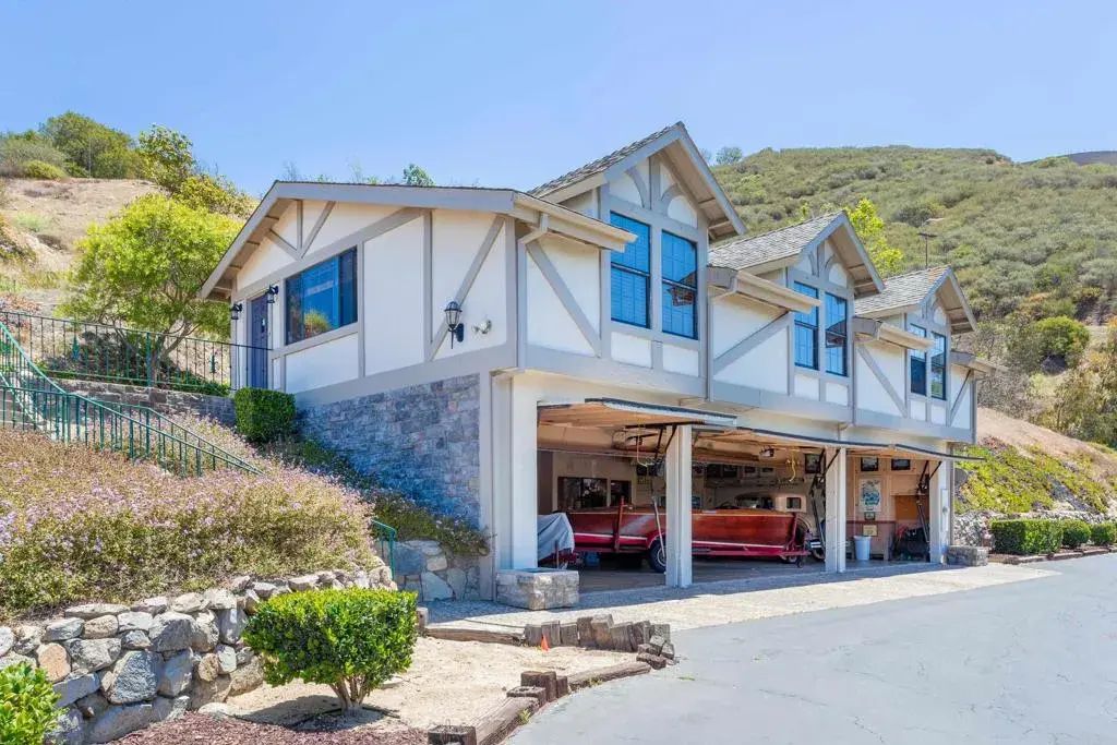 3020 Red Mountain Heights, Fallbrook