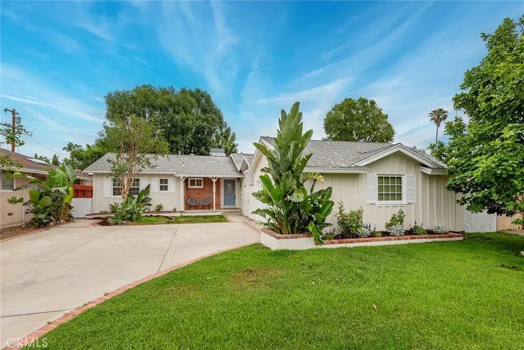 7038 Delco, Winnetka