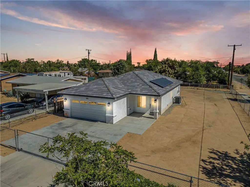 16150 Smoke Tree, Hesperia