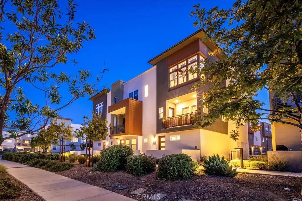 27562 Sparrow Court, Valencia